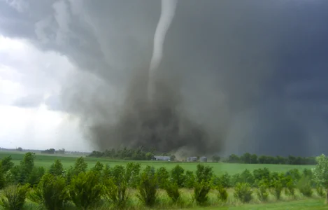 Une importante alerte m&eacute;t&eacute;o est en vigueur au Qu&eacute;bec avec un risque de tornade