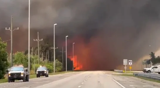 Un important feu force des centaines de personnes &agrave; quitter leur domicile