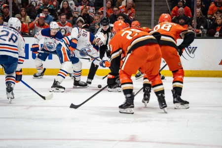 Edmonton Oilers lock up fan-favorite to a five-year contract below market value