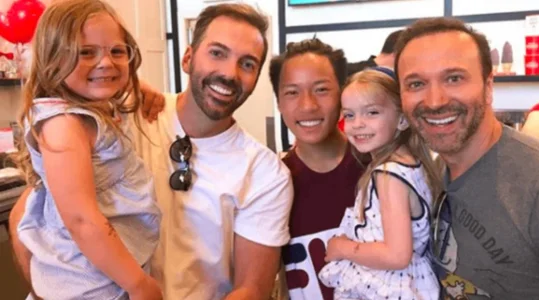 Ce moment que redoutent tous les parents est arriv&eacute; pour Jo&euml;l Legendre et son conjoint