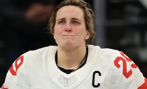 En larmes, Marie-Philip Poulin annonce une terrible nouvelle