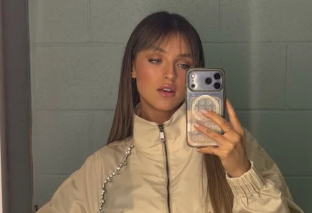 Alicia Moffet partage une photo en bonne compagnie et fait &eacute;norm&eacute;ment r&eacute;agir