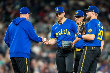 Blue Jays looking to reunite and bring back their former pitcher
