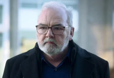 Gildor Roy prend la pose pour une rare fois avec sa conjointe et ils sont magnifiques