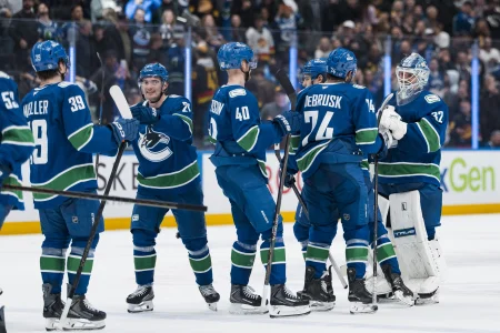Canucks 'desperate' to complete blockbuster trade involving $92.8-million star
