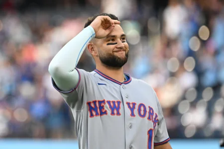 Jun 29, 2026; Toronto, Ontario, CAN; New York Mets third baseman Bo Bichette (19) acknowledges fans applause after watching a video tribute before playing his former club the Toronto Blue Jays at Rogers Centre