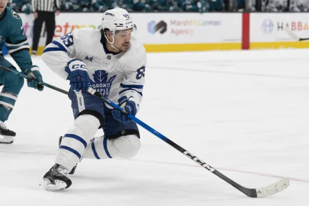 Maple Leafs trade Nick Robertson to the Pittsburgh Penguins
