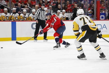 Penguins sign former Capitals defenseman right at the start of free agency