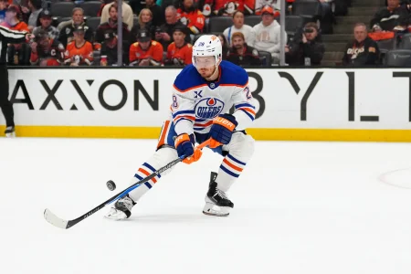 Former Oiler Jack Roslovic signs contract with rival Canadian team