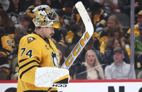 Stuart Skinner officially signs a new contact with Canadian NHL team