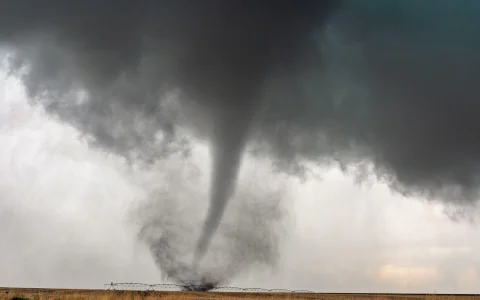 Le Qu&eacute;bec sous une alerte m&eacute;t&eacute;o majeure en raison d'un risque de tornade