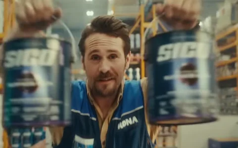 On a des nouvelles du chanteur de &laquo;Mike chez Rona&raquo; et il fait une grande annonce