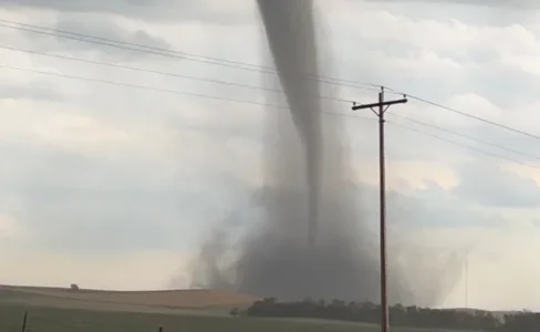 Alerte rouge et risque de tornade &eacute;lev&eacute; dans les prochaines heures