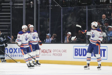 Stan Bowman urged to acquire big forward to reunite brothers on the Oilers