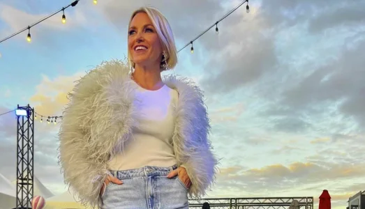 &Eacute;mily B&eacute;gin fait tourner les t&ecirc;tes en maillot de bain et elle est magnifique