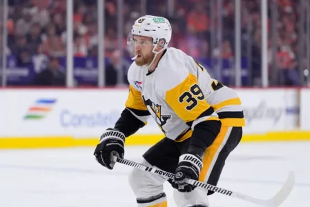Edmonton Oilers linked to a 30-goal scorer to complete their top line