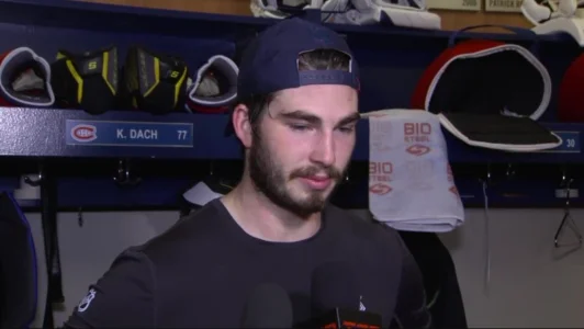 &Ccedil;a vient d'&ecirc;tre confirm&eacute; pour Kirby Dach et le Canadien en lien avec son avenir &agrave; Montr&eacute;al