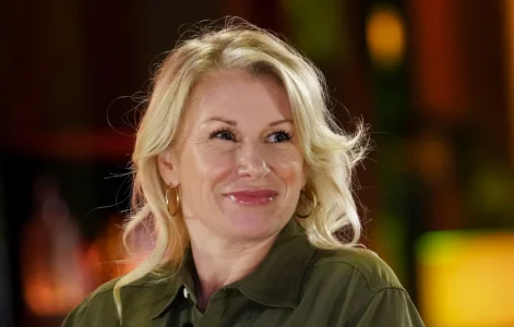 Cathy Gauthier prend la pose avec son chum et la rumeur se confirme