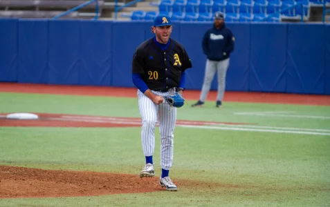 Blue Jays sign right-handed pitcher to new deal