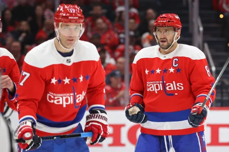 A former Maple Leaf just signed in the KHL to play for Ilya Kovalchuk