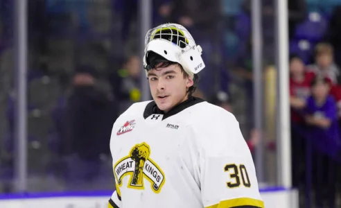 Un gardien g&eacute;ant s'am&egrave;ne dans la LNH et son nouveau contrat est d&eacute;voil&eacute;