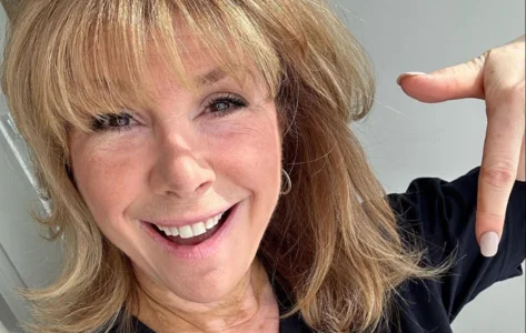 Vous ne devinerez jamais avec qui Chantal Lacroix a déjà été en couple Vous ne devinerez jamais avec qui Chantal Lacroix a déjà été en couple