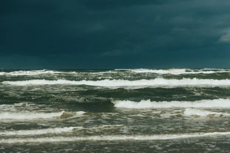 Naufrage : un bateau coule, des dizaines de personnes disparues