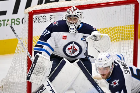 Metropolitan Division team suddenly poking around on Connor Hellebuyck