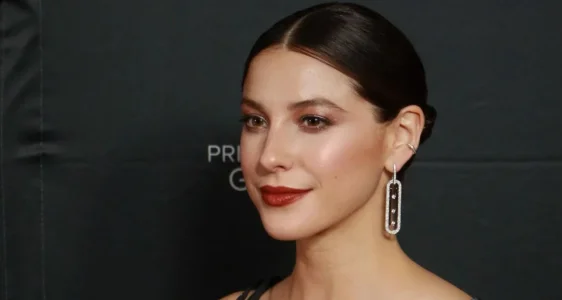 Myl&egrave;ne St-Sauveur surprend avec un tout nouveau look
