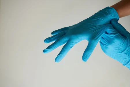 Le nombre de cas explose au Qu&eacute;bec, les autorit&eacute;s sonnent l'alarme
