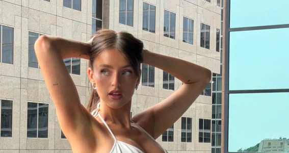 Alicia Moffet fait tourner les t&ecirc;tes avec son look &agrave; Osheaga