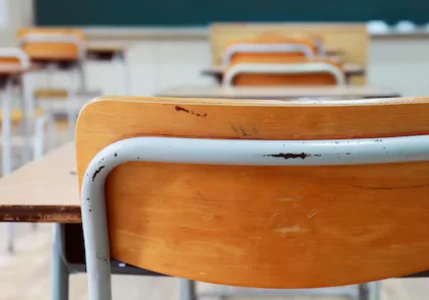 Le gouvernement du Qu&eacute;bec ordonne la fermeture de trois &eacute;coles au Qu&eacute;bec.