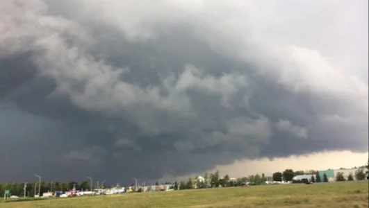 Alerte m&eacute;t&eacute;o : du temps violent est attendu dans ces r&eacute;gions du Qu&eacute;bec ce mardi