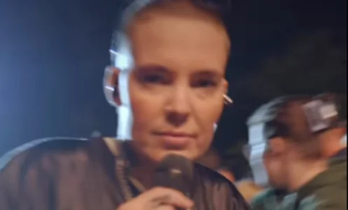 Roxane Bruneau a encore d&ucirc; interrompre l'un de ses spectacles