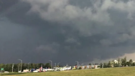 Une alerte m&eacute;t&eacute;o vise plusieurs r&eacute;gions du Qu&eacute;bec et du temps violent est attendu