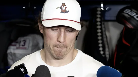 « Javais le sentiment que jaurais pu aider. Malheureusement, je nen ai pas eu loccasion », a déclaré lailier droit des Canadiens, Brendan Gallagher, lors dun point de presse à Montréal le 1er juin, à propos de la défaite en finale de lAssociation de lEst face aux Hurricanes de la Caroline.