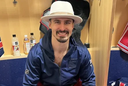 Lattaquant Chris Kreider, dans le vestiaire des Rangers de New York après le match.