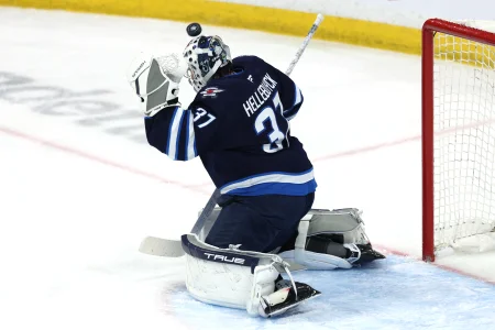 Connor Hellebuyck reportedly willing to accept trade to two Canadian teams 