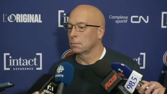Kent Hughes décide d'envoyer deux joueurs sur le marché des échanges en plein camp, dont une surprise