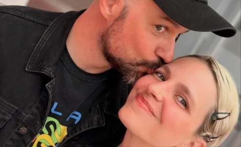 Marc-Andr&eacute; Grondin confirme la rumeur au sujet de son couple avec Sarah-Jeanne Labrosse