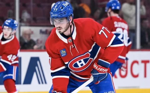 Transaction en pr&eacute;paration impliquant Kirby Dach: les Oilers sont impliqu&eacute;s et les d&eacute;tails sont d&eacute;voil&eacute;s