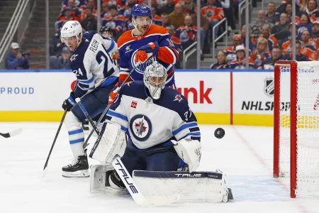 Frank Seravalli's blockbuster Oilers trade for Connor Hellebuyck includes a Stuart Skinner twist