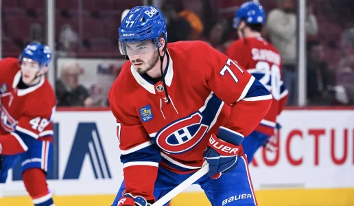 26 février 2026 ; Montréal, Québec, Canada ; Kirby Dach (77), centre des Canadiens de Montréal, patine avec une rondelle lors de léchauffement précédant le match contre les Islanders de New York au Centre Bell. 26 février 2026 ; Montréal, Québec, Canada ; Kirby Dach (77), centre des Canadiens de Montréal, patine avec une rondelle lors de léchauffement précédant le match contre les Islanders de New York au Centre Bell.