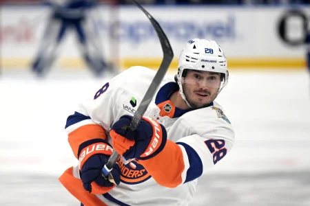 New York Islanders, defenseur, Alexander Romanov (28) New York Islanders, defenseur, Alexander Romanov (28)