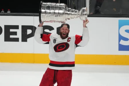 The Carolina Hurricanes have a major problem on their hands involving Jordan Staal