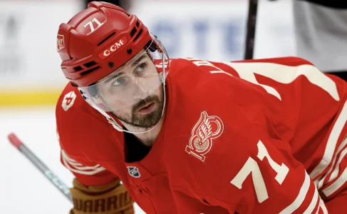 D&eacute;veloppement dans le dossier Dylan Larkin: Renaud Lavoie confirme qu'il aimerait &ecirc;tre &eacute;chang&eacute; au Canadien