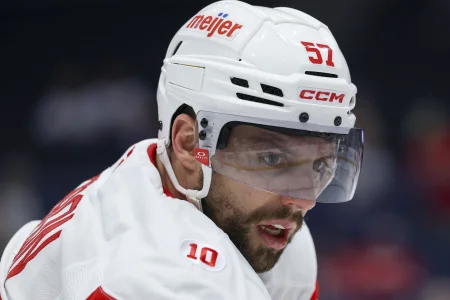 38-year-old forward signs with Dallas Stars and will begin his 20th NHL season