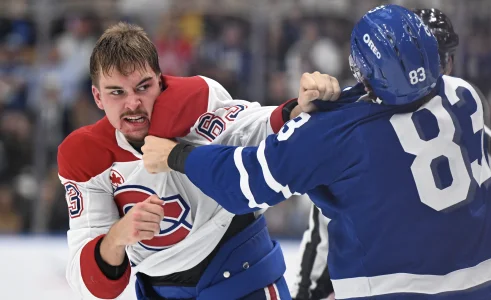 Blessure au bas du corps annonc&eacute;e pour Florian Xhekaj : le Canadien confirme la dur&eacute;e de son absence