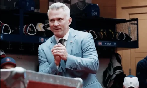 On sait maintenant ce que Martin St-Louis a dit &agrave; Cole Caufield apr&egrave;s son but de la victoire en prolongation