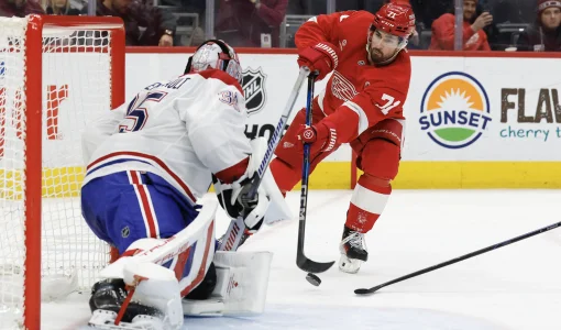Une transaction majeure impliquant Dylan Larkin serait sur le point de se concr&eacute;tiser, selon John Buccigross